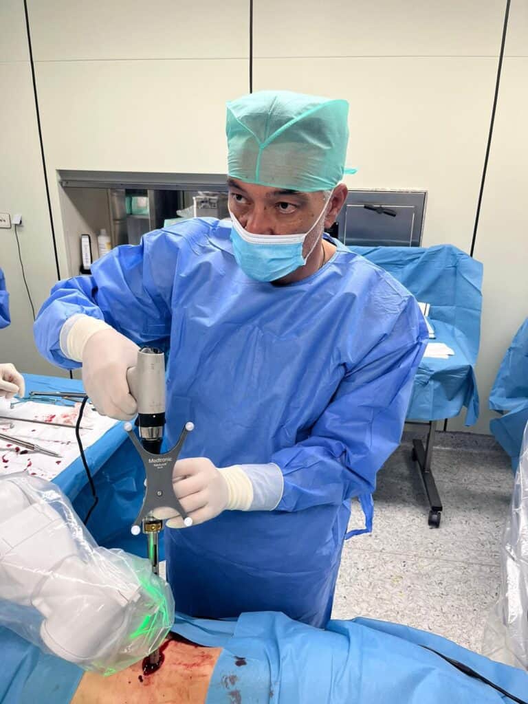 Italia leader nella chirurgia robotica vertebrale